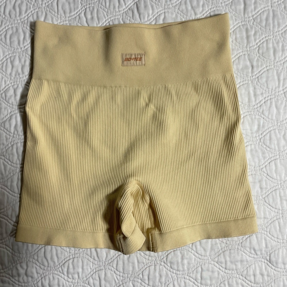 BO + TEE-ribbed shorts